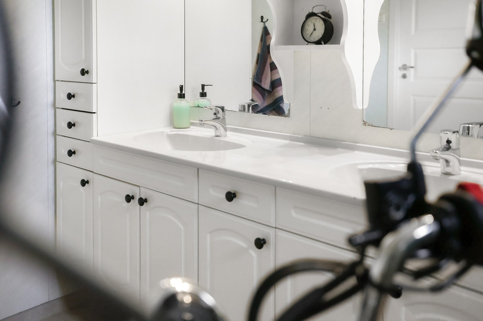 Det er god oppbevaringsplass i skap og skuffer. Galleribilde