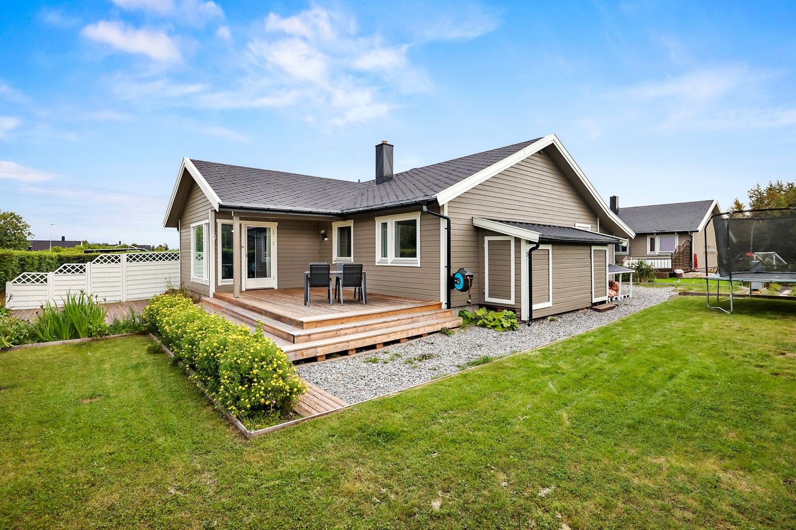 Her er det god plass til ute aktiviteter og sittegrupper. Galleribilde