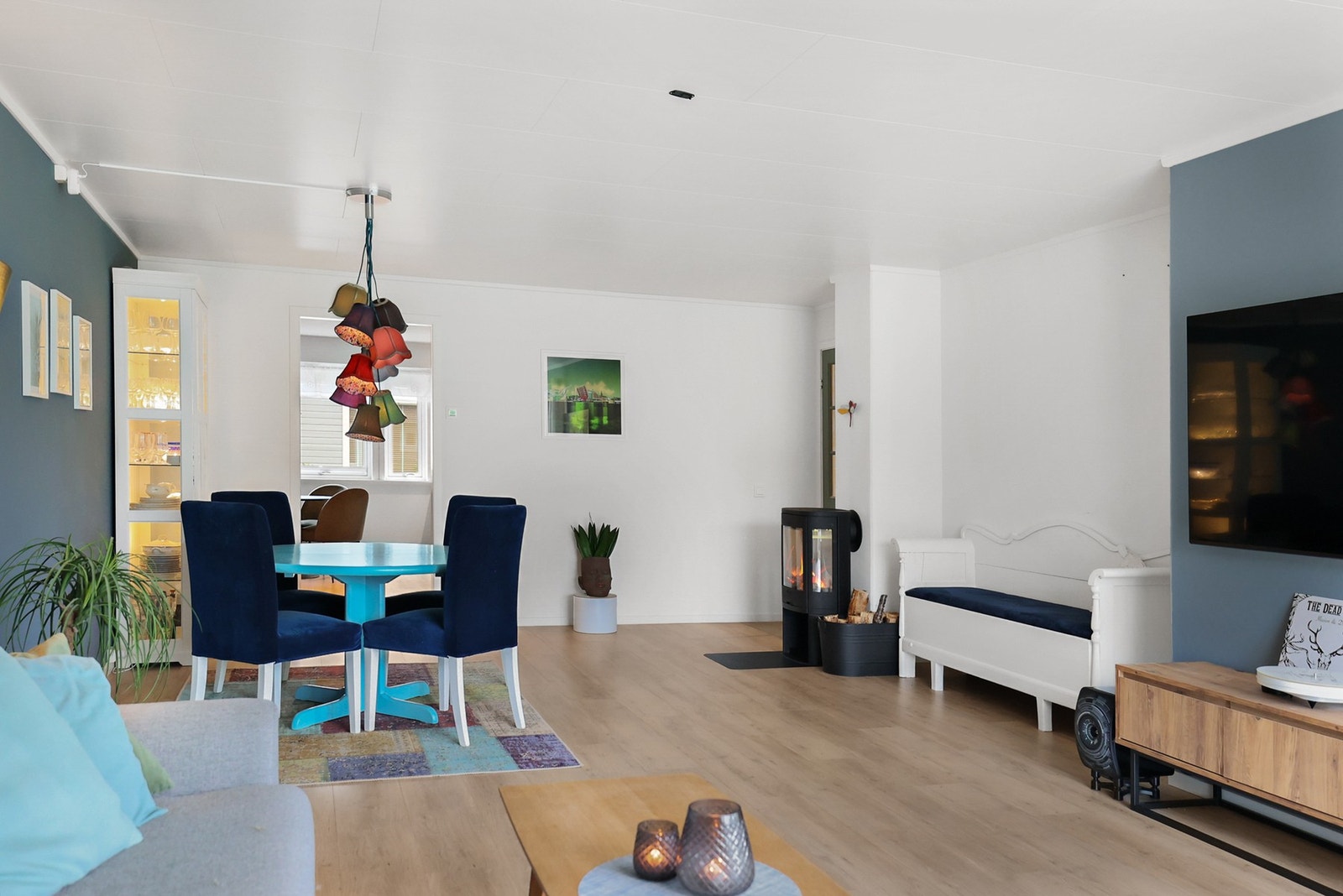 Det er varme i gulv i stuedelen. Galleribilde