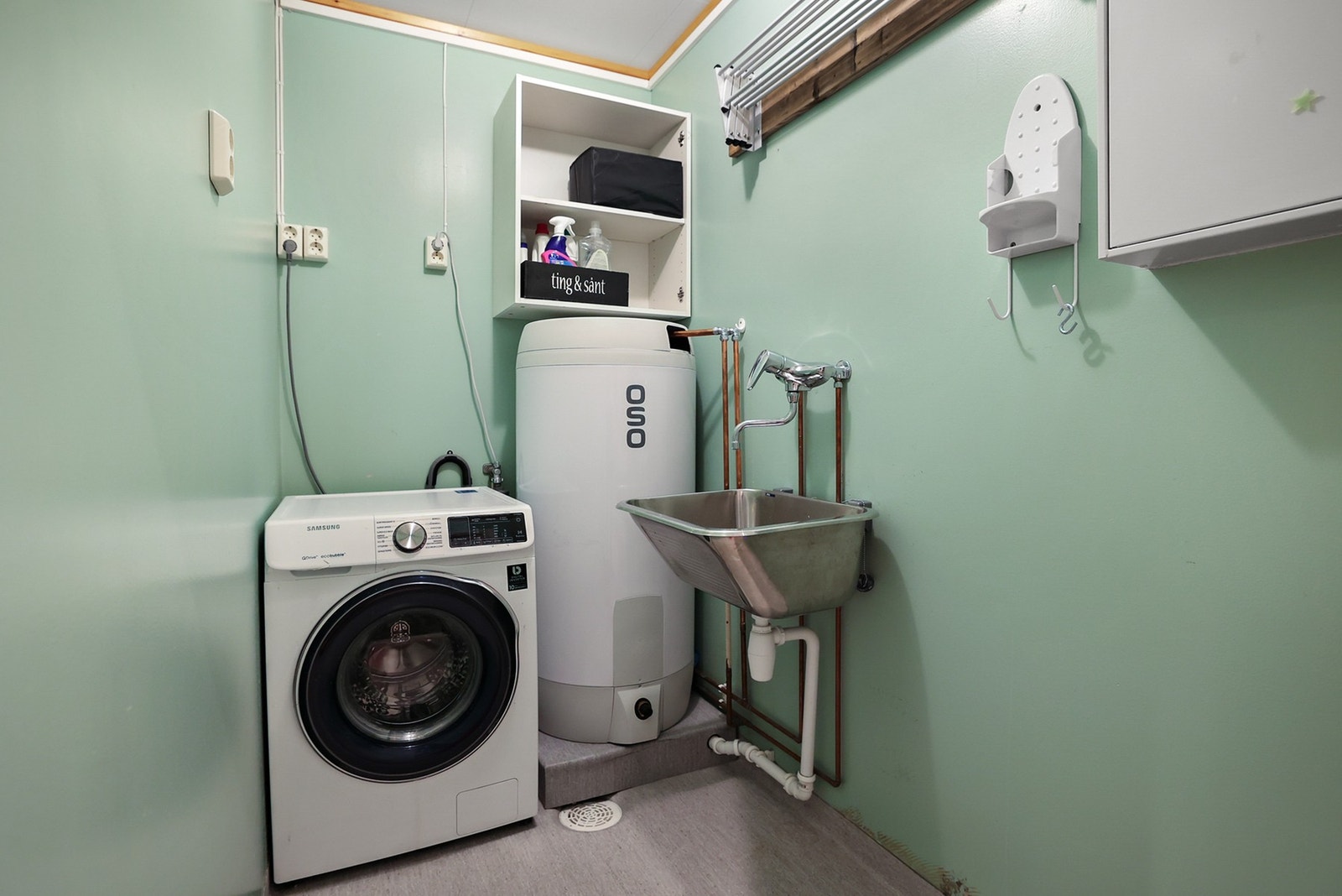 Vaskerom utstyrt med opplegg for vaskemaskin. Galleribilde