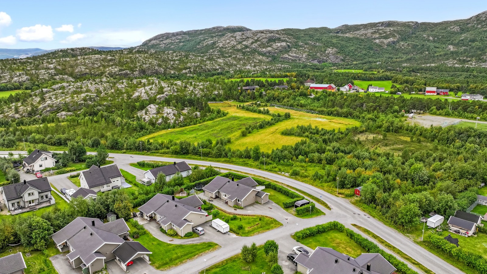 Området rundt er rolig med fin natur. Galleribilde