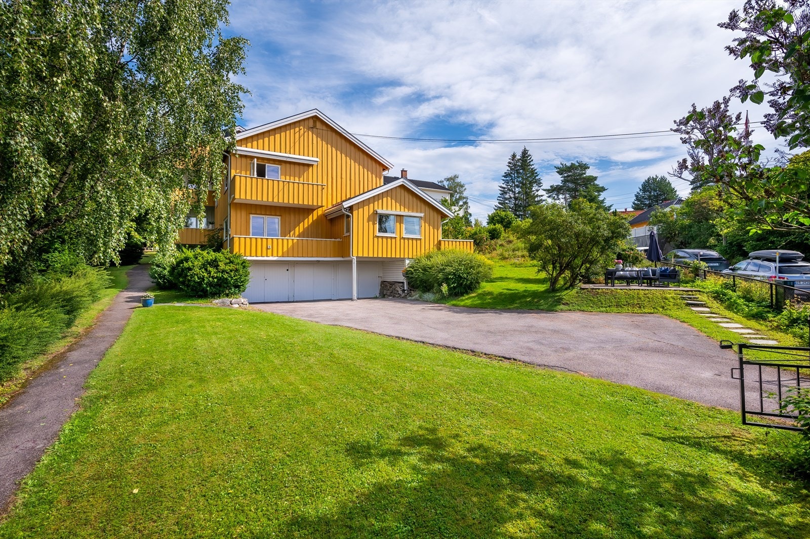 En utrolig flott og moderne 4- roms flermannsbolig med to innganger og terrasse på ca 15 kvm Galleribilde
