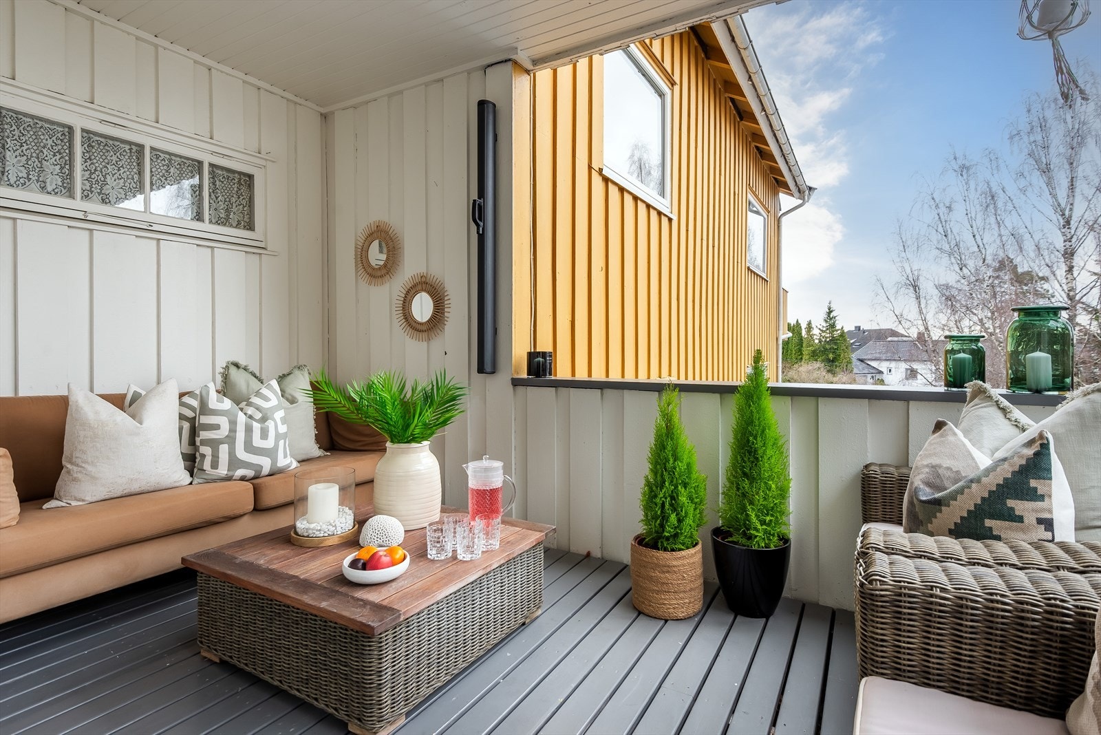 Terrasse av god størrelse på ca 9 kvm med utgang fra stue Galleribilde