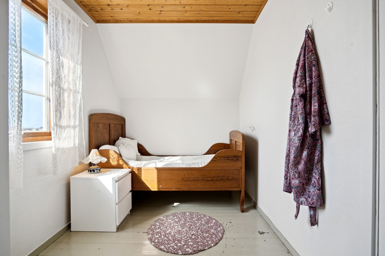 Rom i 2.etg. brukt som soverom, men er ikke godkjent som oppholdsrom. Galleribilde