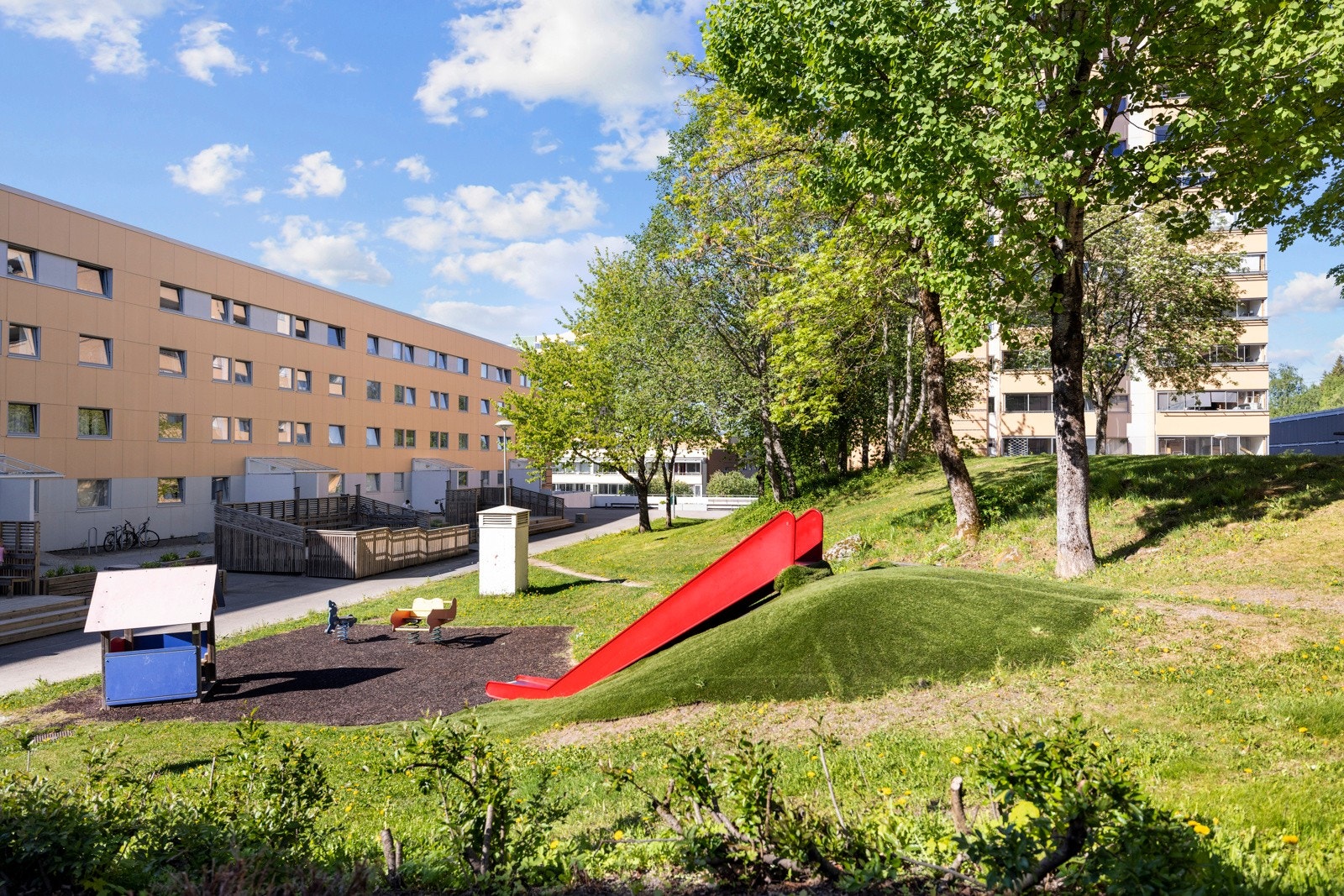 Her er det grønne plener, hekker og beplantning Galleribilde