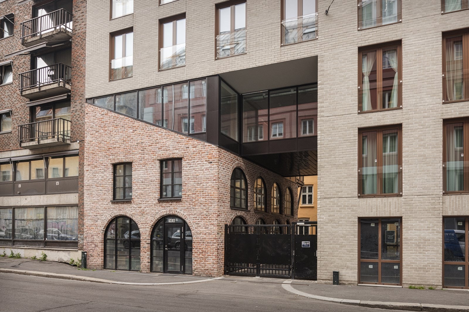 Innkjøring fra Mariboes gate 14 Galleribilde