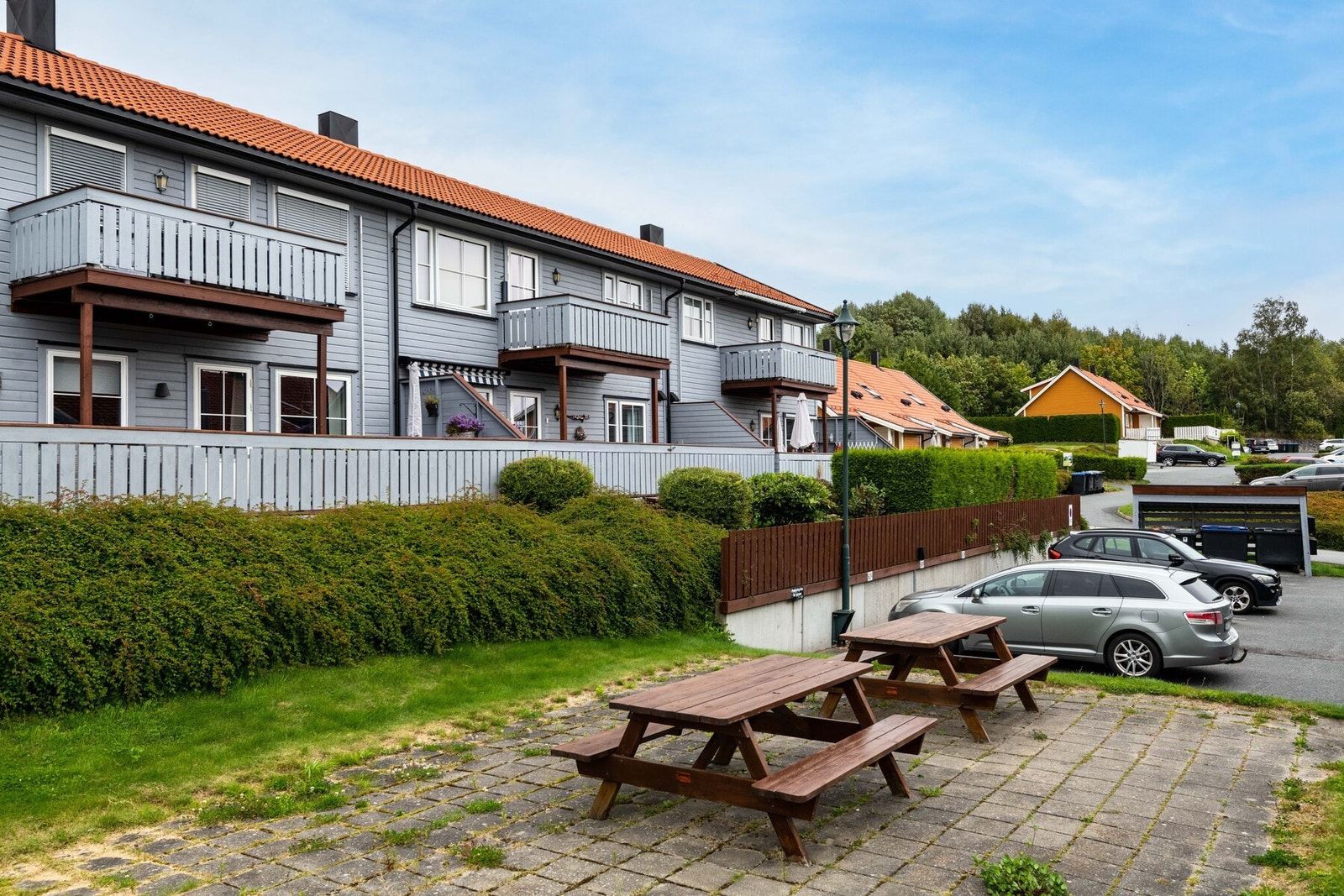 Velkommen til Nellikbuen 54B. Her bor du sentralt, samtidig i rolige omgivelser. Galleribilde