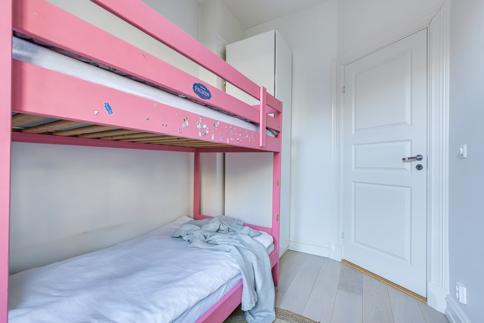 Soverommet er innredet som barnerom, men passer perfekt som gjesterom eller kontor Galleribilde