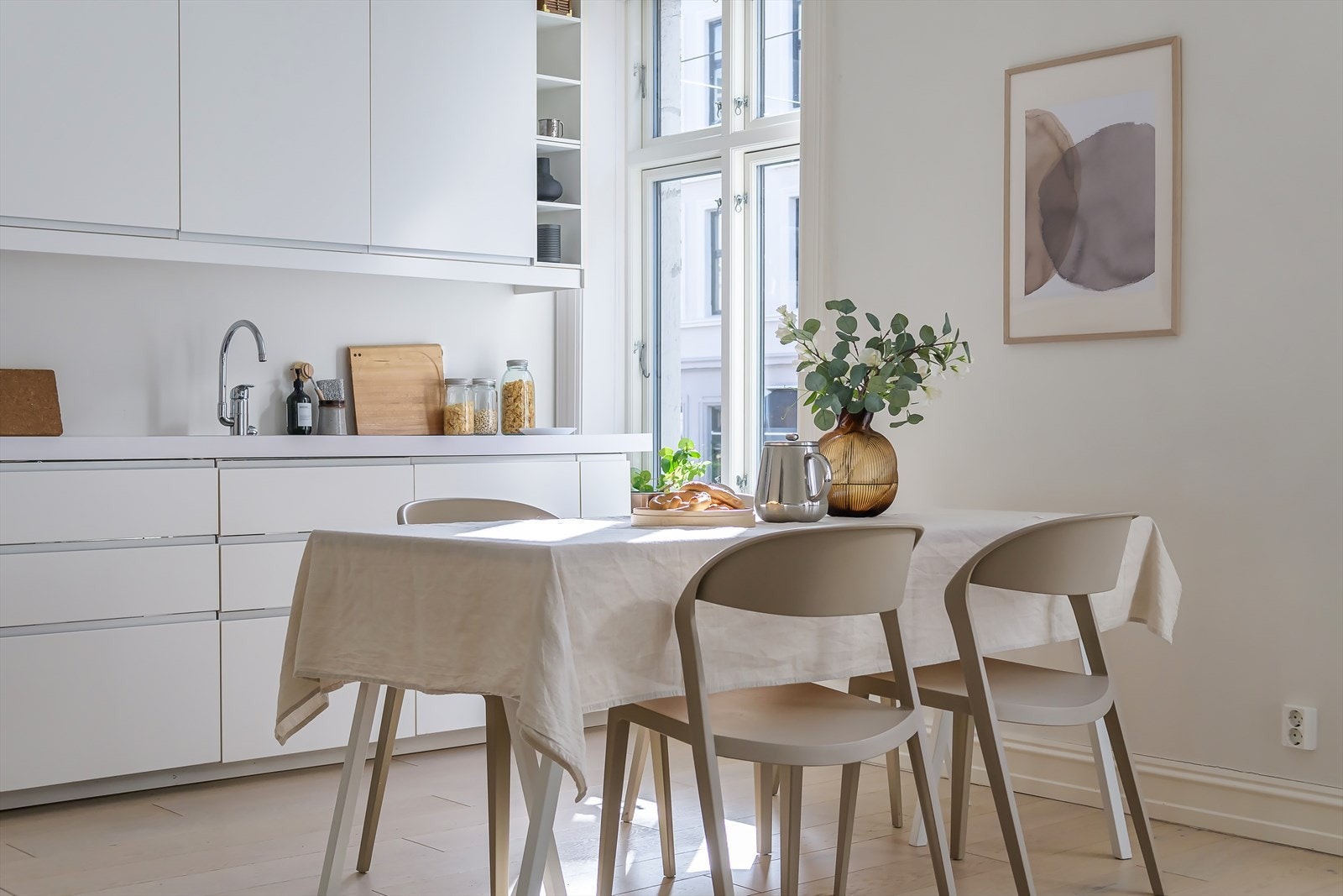 Det er god plass for stort spisebord - perfekt for å samle hele familien og venner! Galleribilde