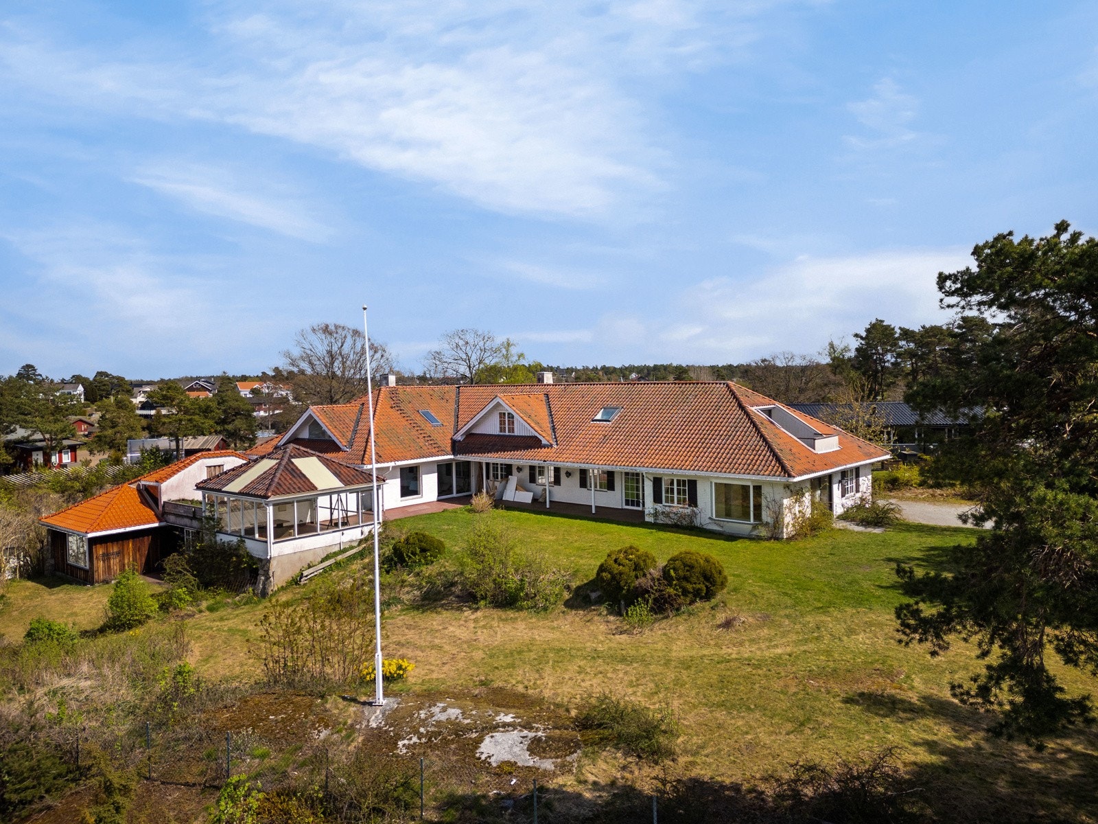 Eiendommen ligger i et naturskjønt, barnevennlig og ettertraktet område. Galleribilde
