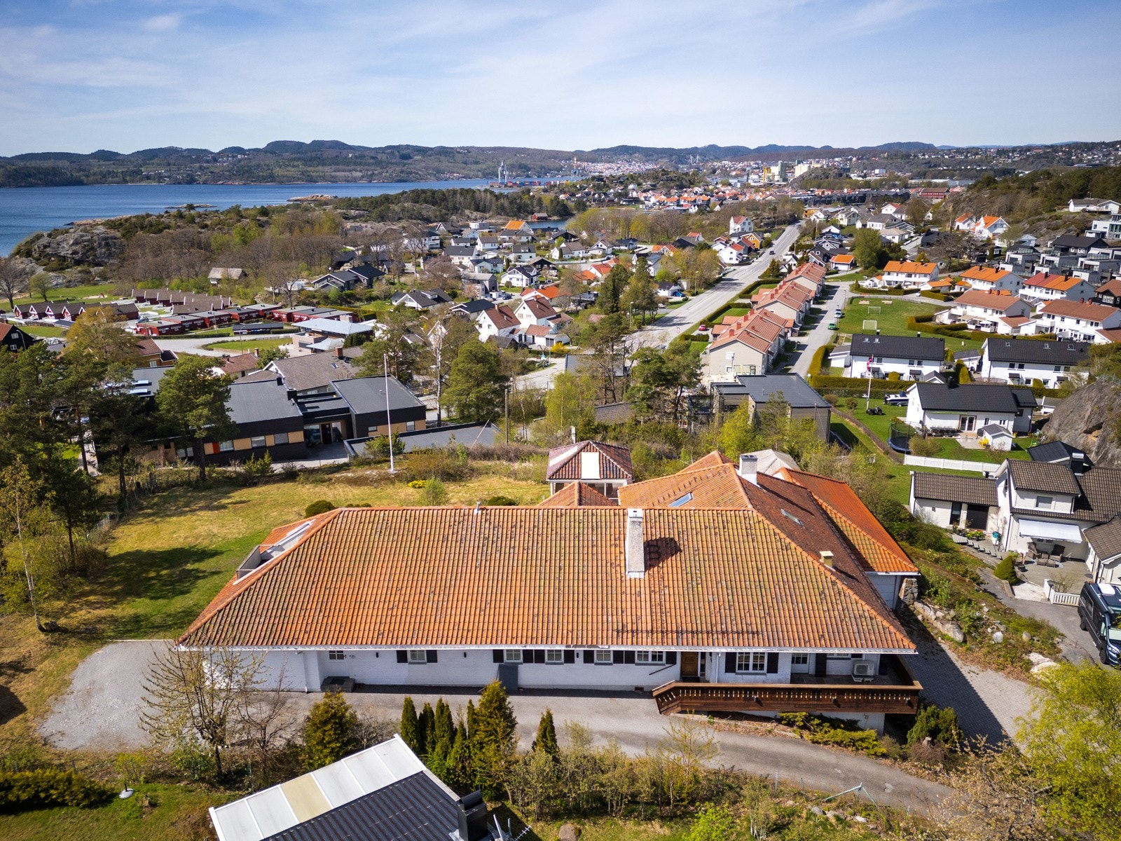 Boligen har en særdeles innholdsrik planløsning med mange muligheter som det kan være morro å jobbe med. Galleribilde