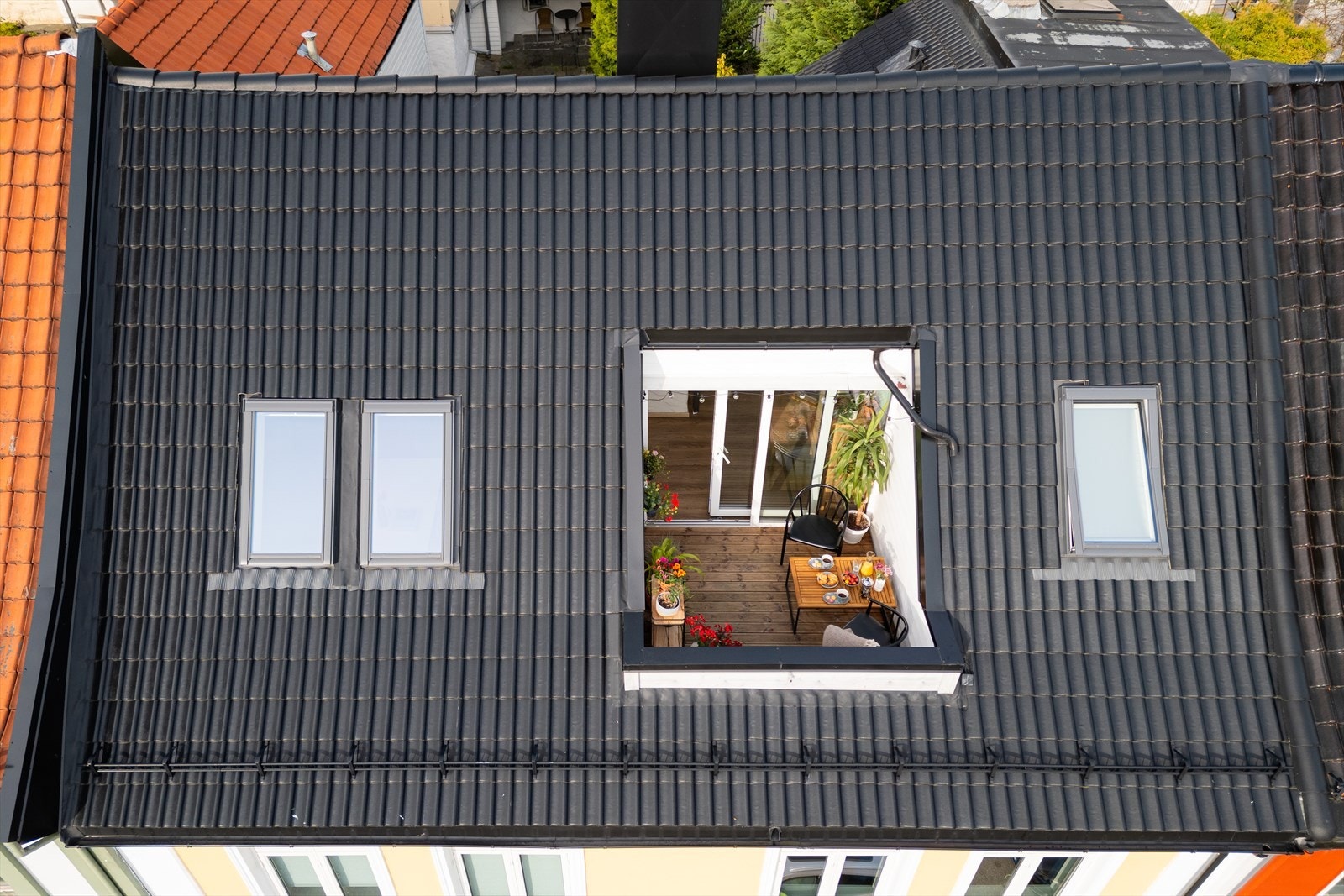 Samtlige vinduer og taktekkingen ble skiftet i 2021. Galleribilde