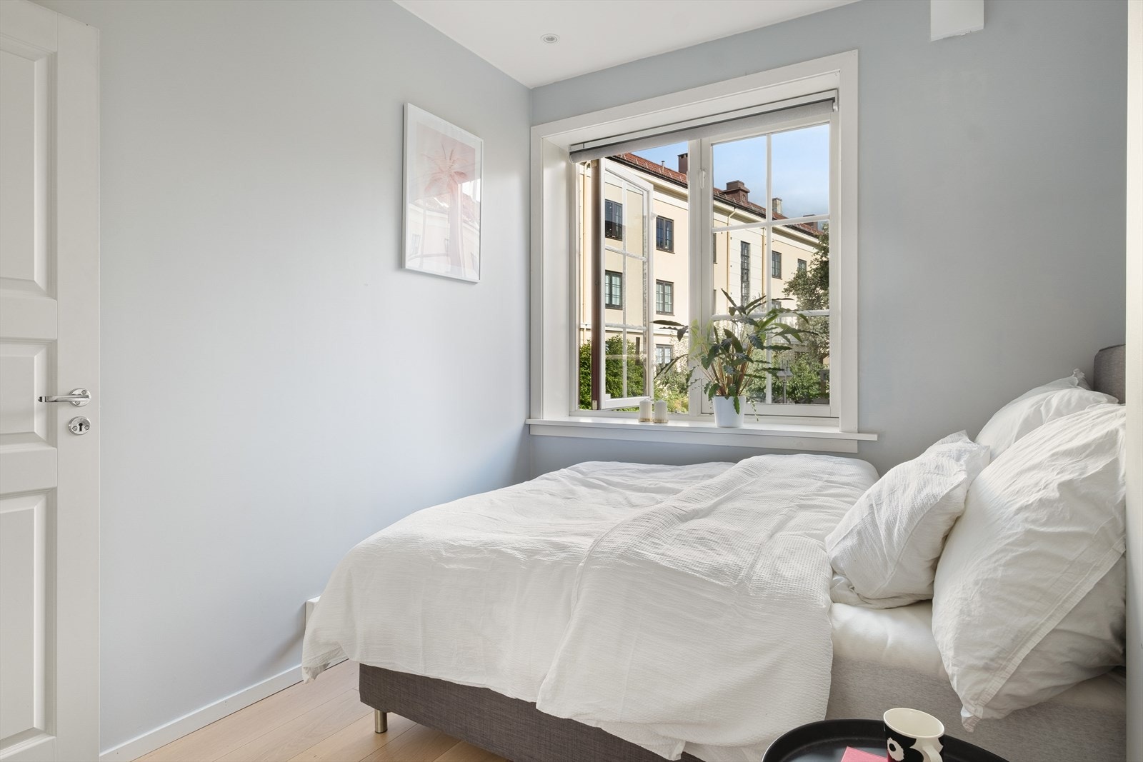 De moderne og tidsriktige fargene- og materialvalg er gjennomgående i hele leiligheten, og gir et veldig godt helhetsinntrykk. Galleribilde