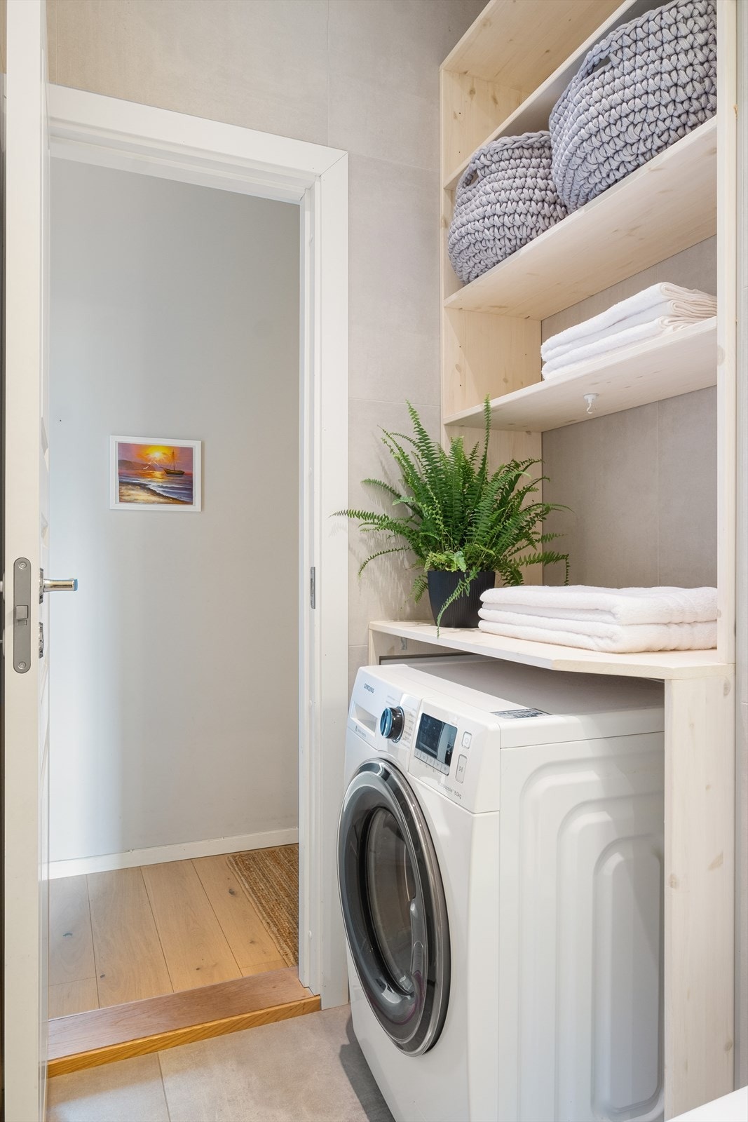 Det er opplegg til vaskemaskin på badet. Galleribilde