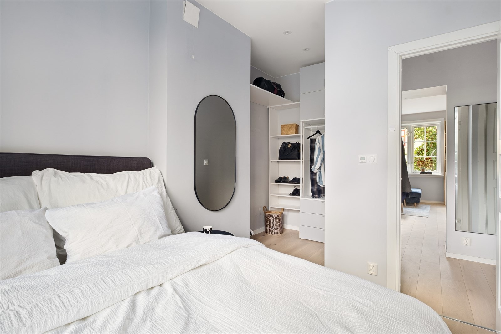 Hovedsoverommet er av god størrelse og har godt med plass til dobbeltseng, nattbord etc. Galleribilde