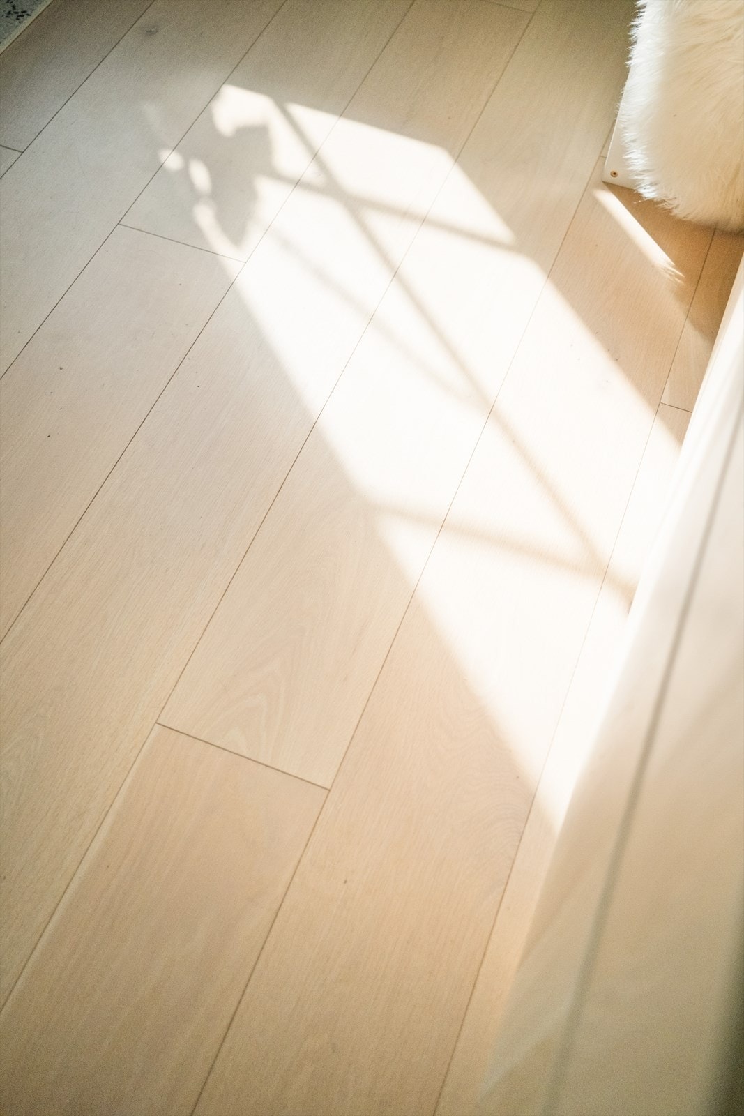 Varmekablene på badet og varmefolien i resterende gulv i leiligheten, gjør leiligheten lun og komfortabel hele året. Galleribilde