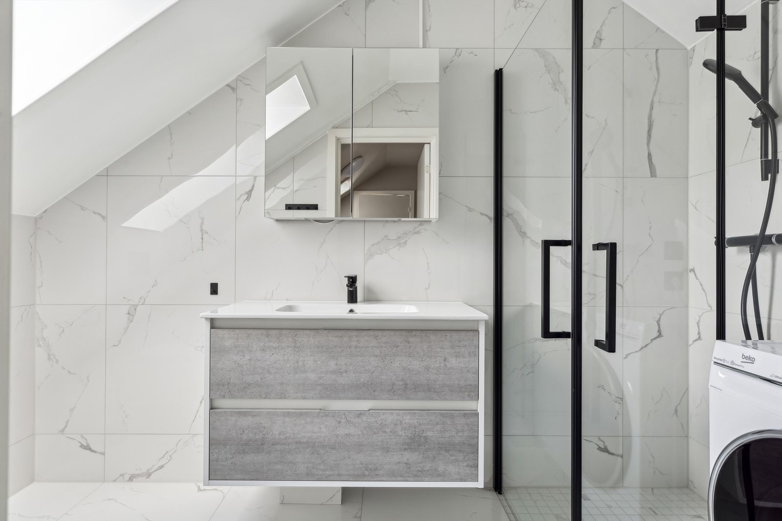 Badet er fra 2022 og fremstår i meget god stand. Galleribilde