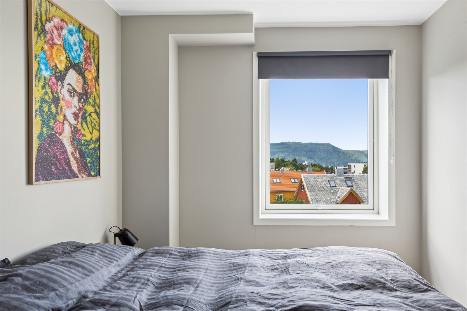 Soverom i hovedetasjen - vendt mot rolige omgivelser. Galleribilde