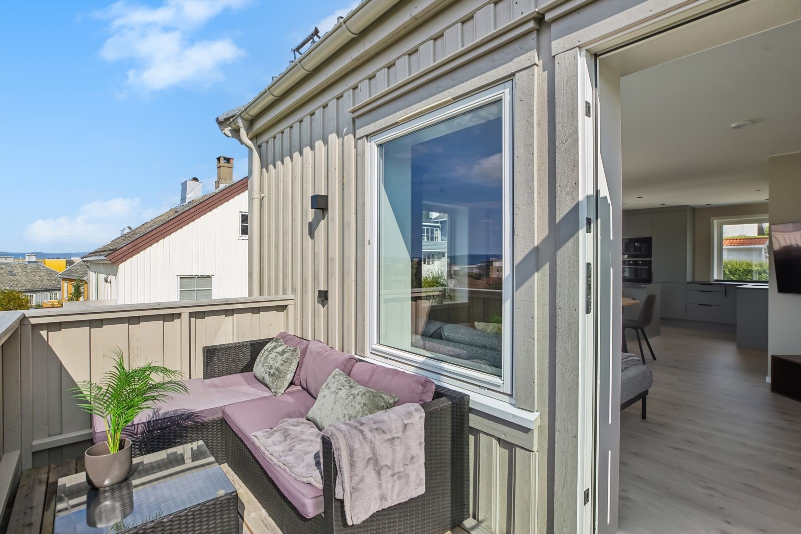 Det er god plass til møblement på balkongen. Galleribilde