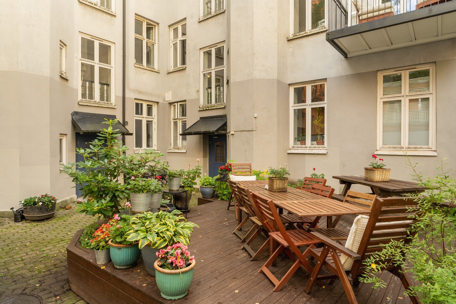 I tillegg har borettslaget en idyllisk bakgård til fri benyttelse. Galleribilde