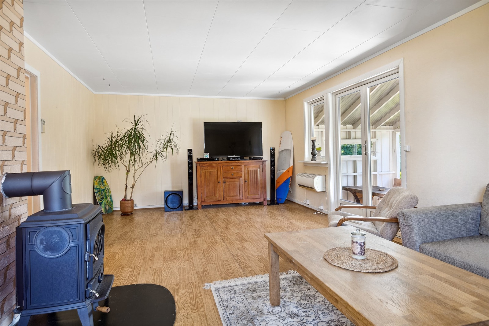 Stuen har også varmepumpe for jevn varme Galleribilde