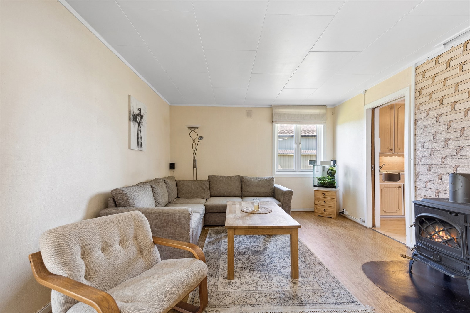 Stue med vedovn Galleribilde