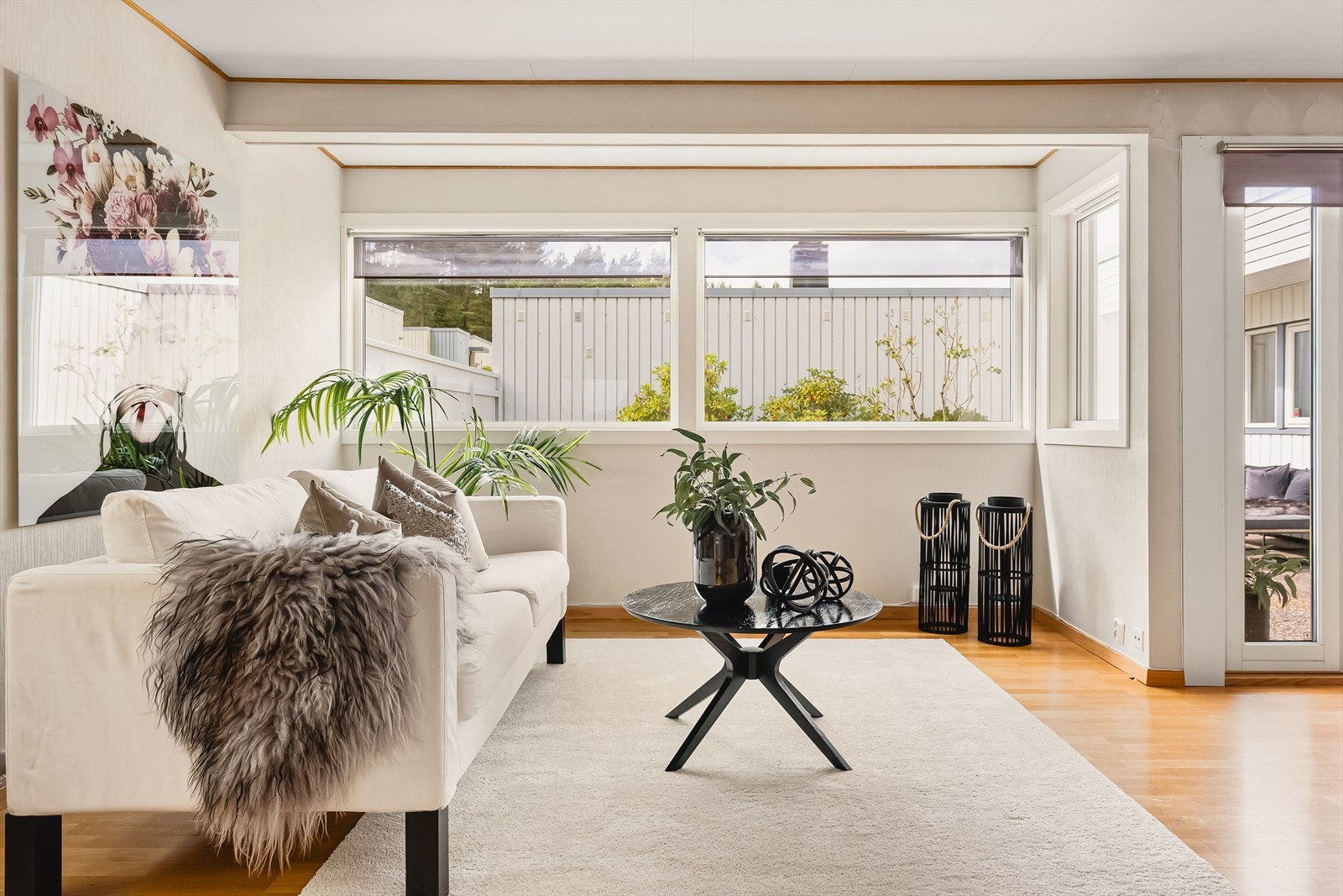 God plass til sofagruppe og spisebord Galleribilde