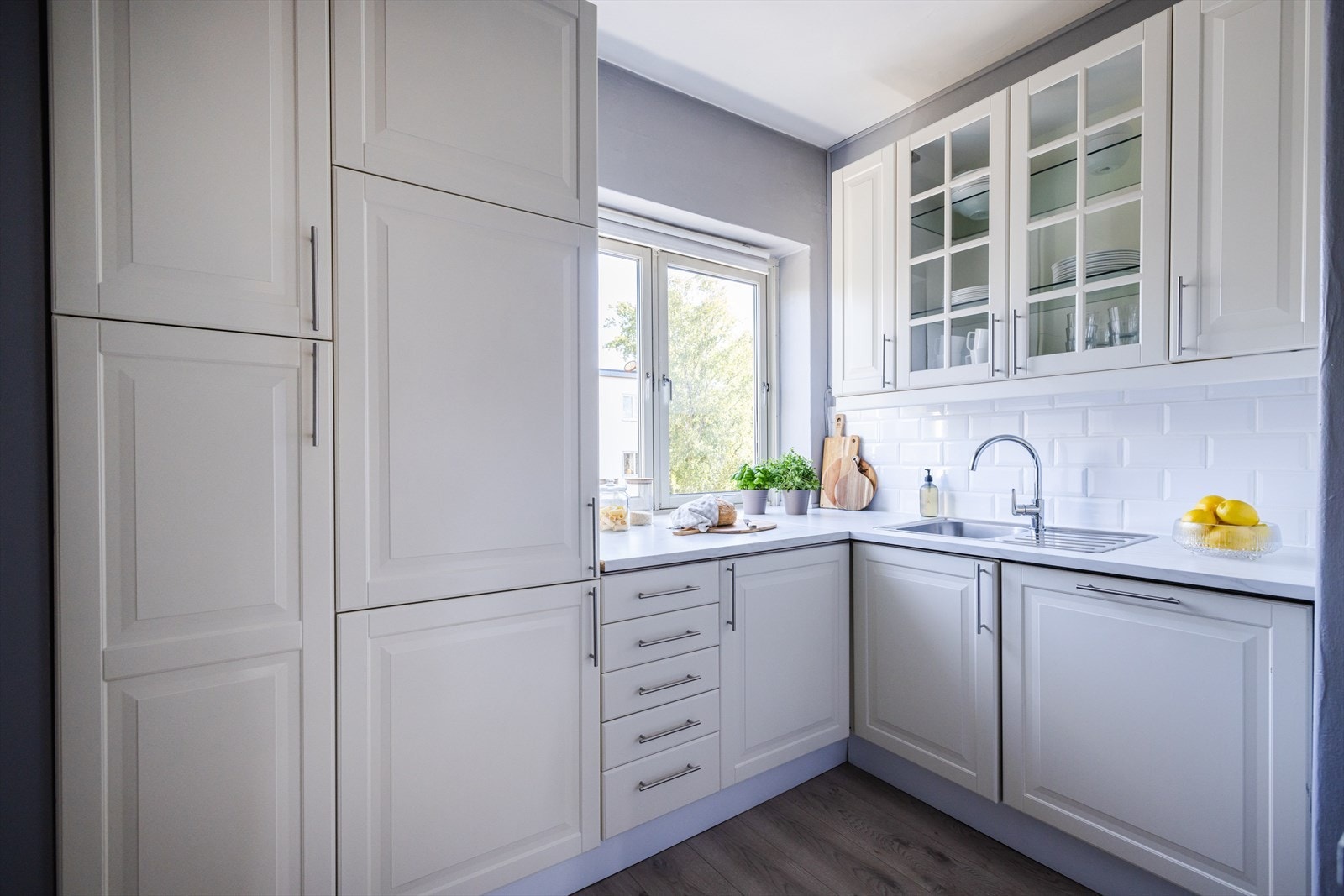 - Pent kjøkken med masse skapplass - Galleribilde