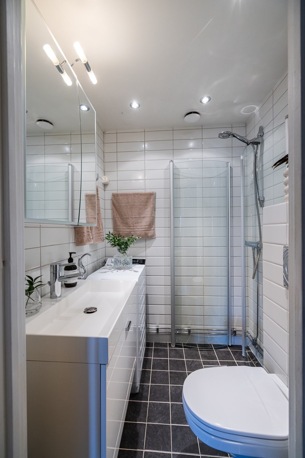 - Pent flislagt bad pusset opp i regi av borettslaget i 2007 - Galleribilde