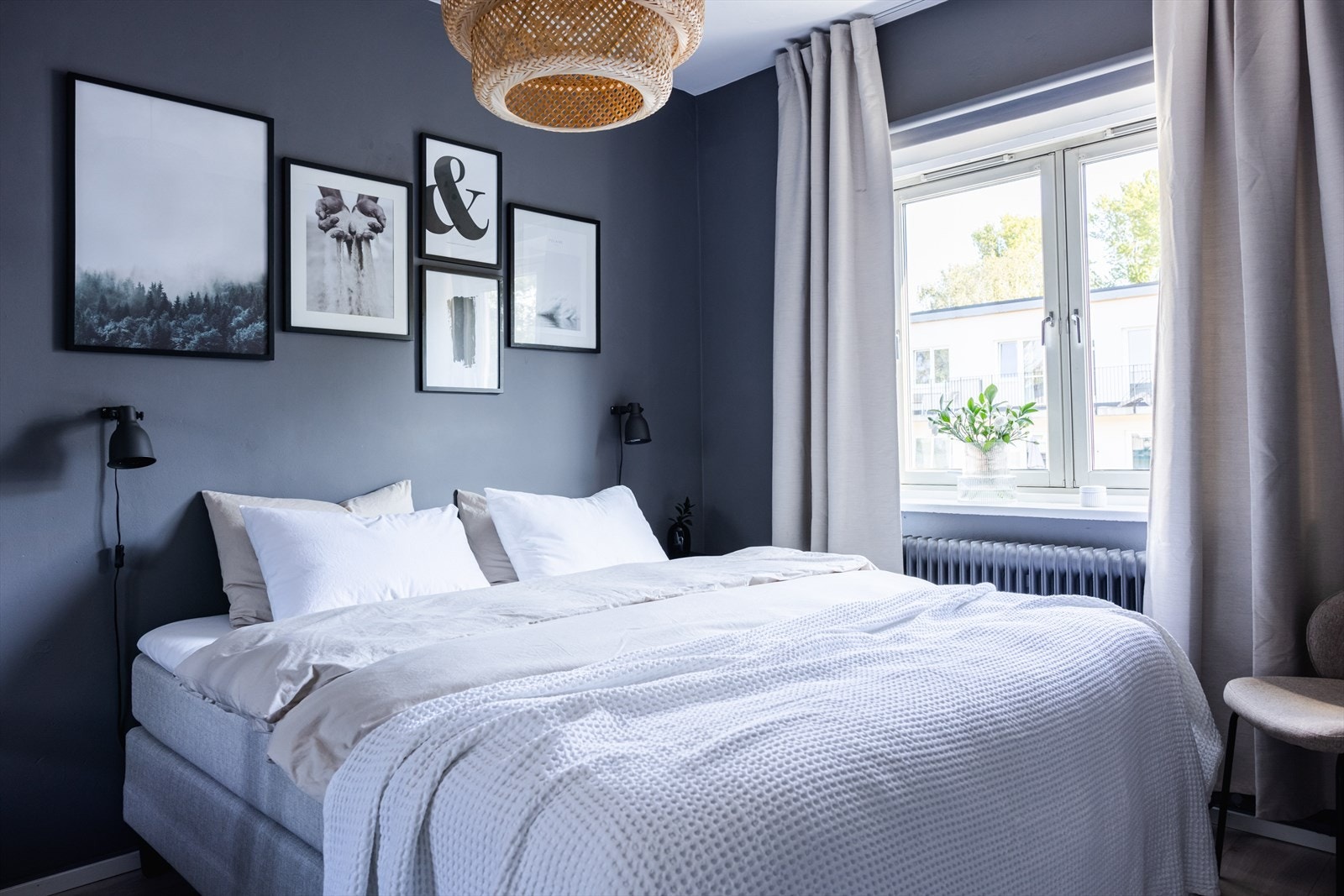 - Lunt og fint soverom malt i en behagelig fargetone - Galleribilde