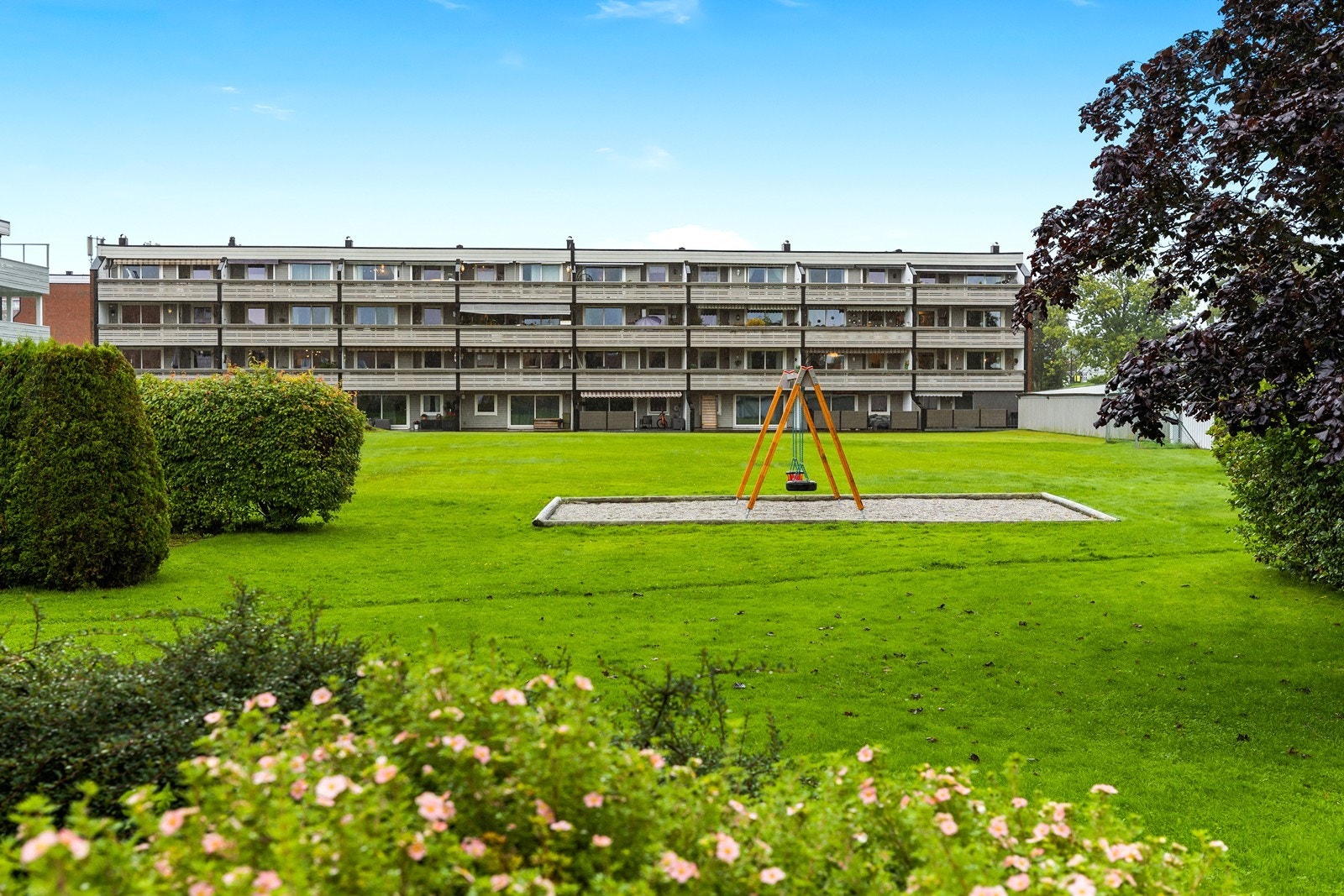 Leilighet med meget sentral beliggenhet på Ekholt i Moss kommune. Dette er et meget populært boområde, da det ligger stille og landlig, men likevel nær alle fasiliteter. Galleribilde
