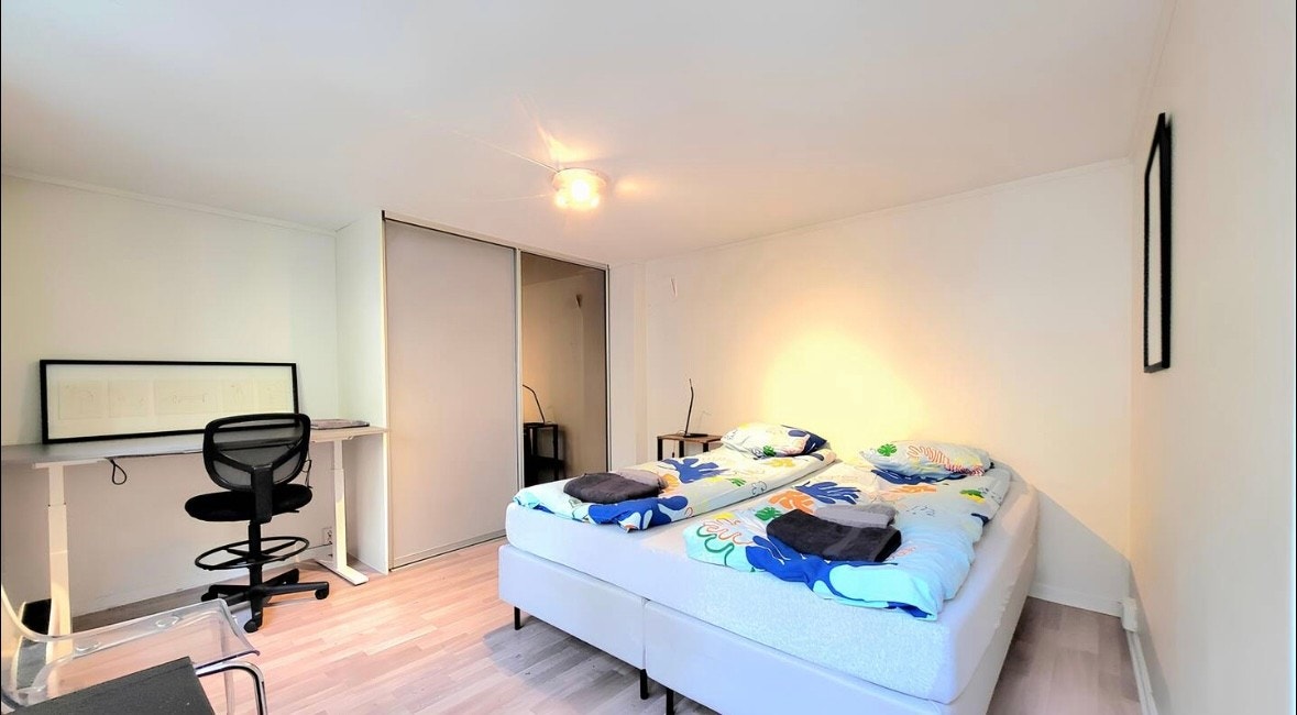 Soverom 1 med skyvedørsgarderobe Galleribilde