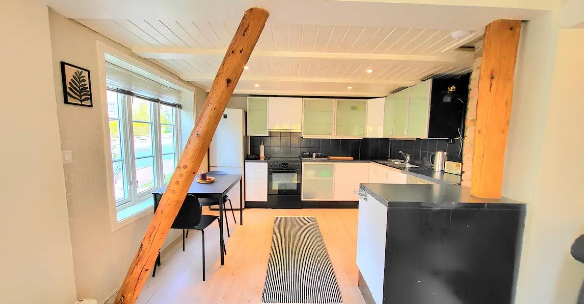 Kjøkken med hvitevarer Galleribilde