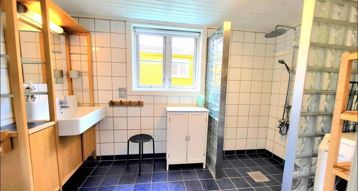 Flislagt bad Galleribilde