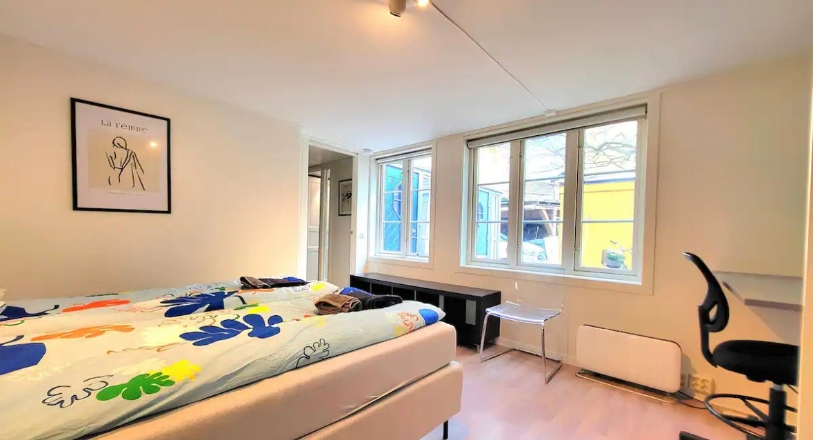 Soverom 1 er vendt mot stille bakgård Galleribilde