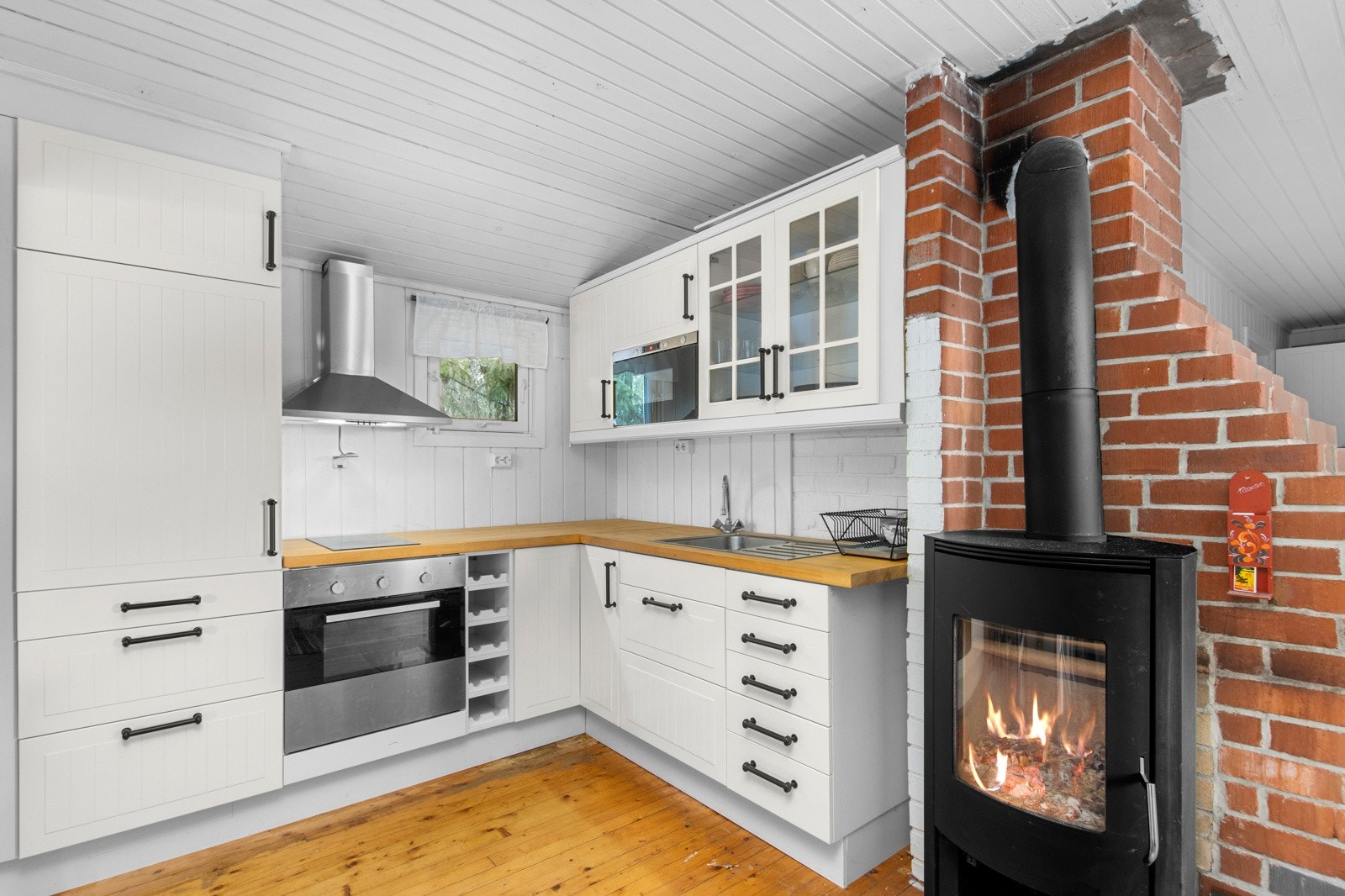 Lekkert kjøkken og godt med oppbevaringsmuligheter Galleribilde