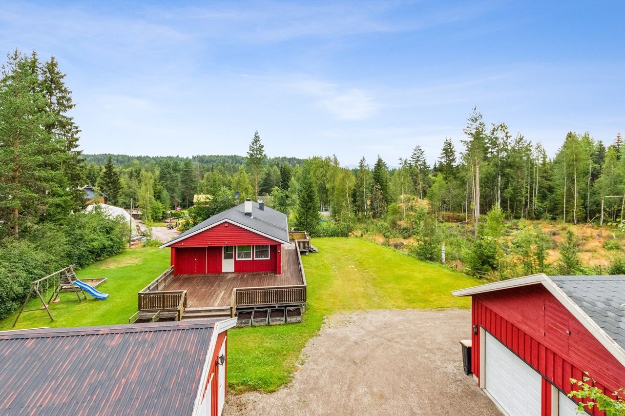 Boligen ligger usjenert til ca. 6 km utenfor Rena sentrum. Galleribilde