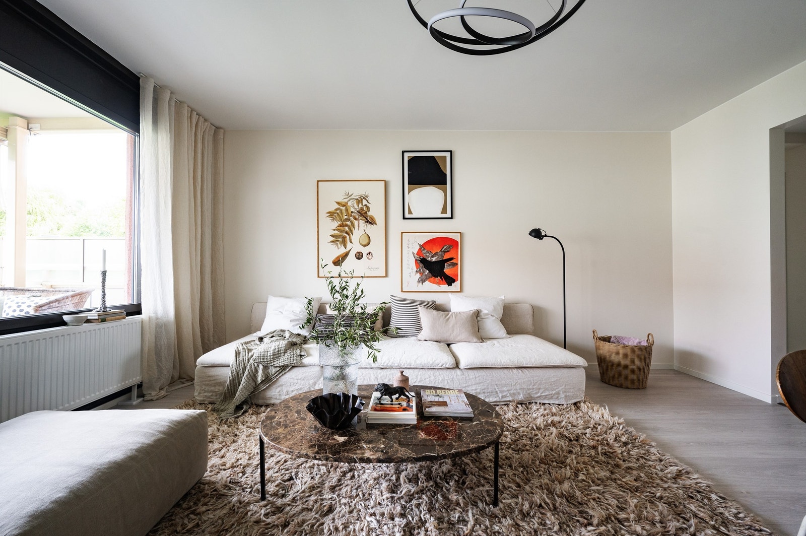 Boligen varmes opp med varmtvann via radiatorer (inkl. i felleskostnader) og radiatorene i boligen er nylig byttet! Galleribilde