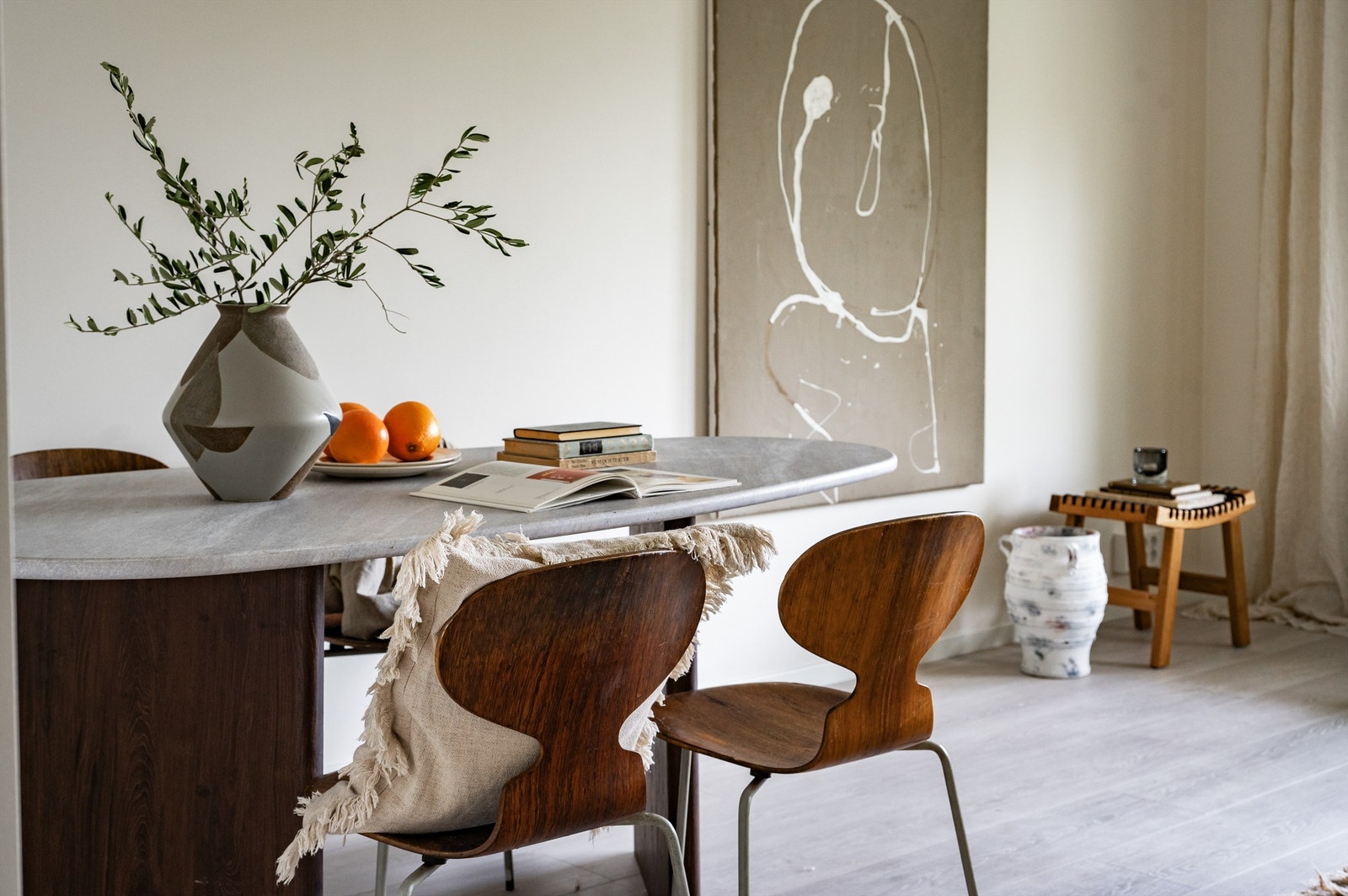 Her finnes godt med plass for både spisebord og sofakrok, med flere innredningsmuligheter Galleribilde