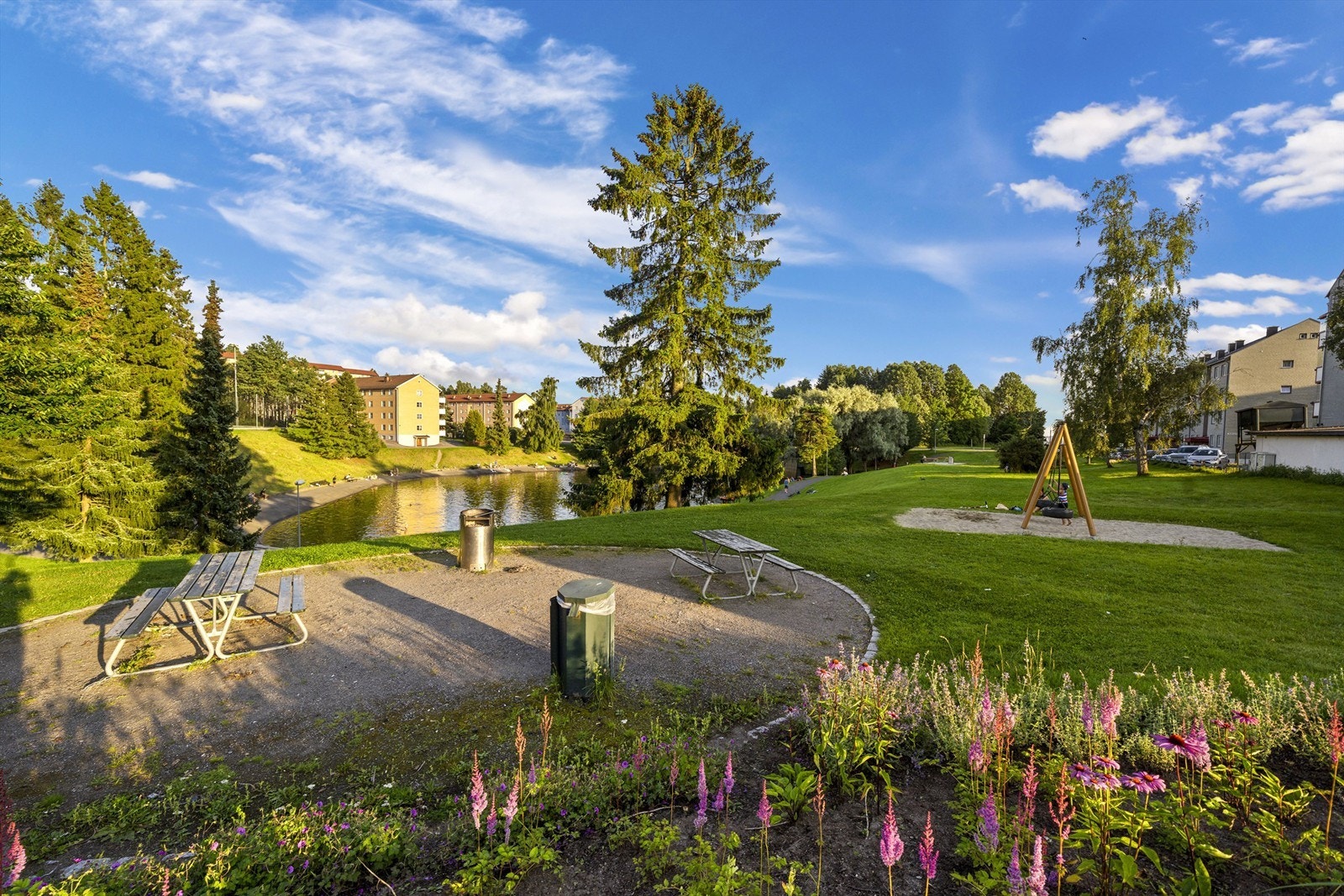 Kort vei til flere grøntområder, her ved Årvolldammen Galleribilde