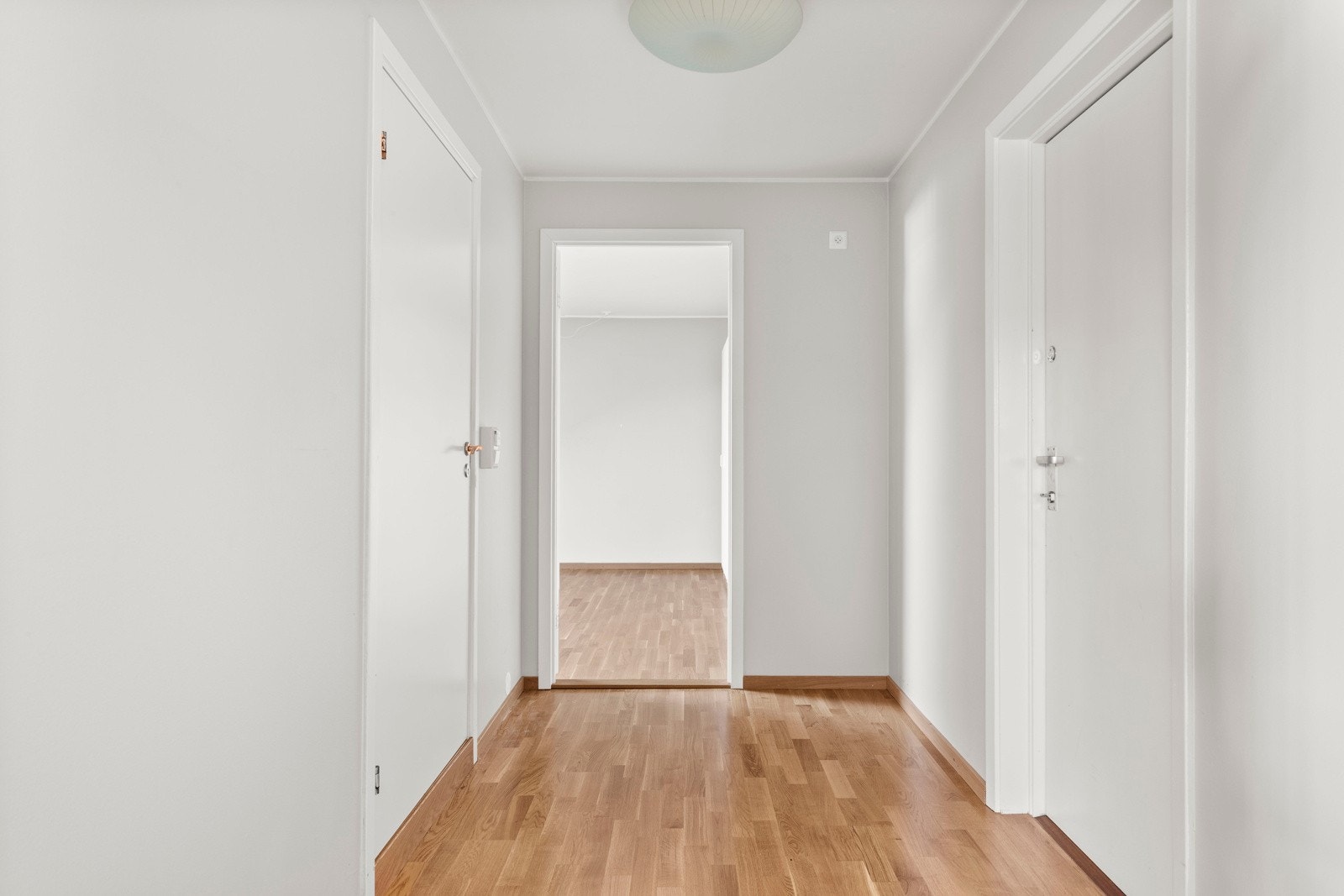 Etasjen består av to soverom og bad. Galleribilde