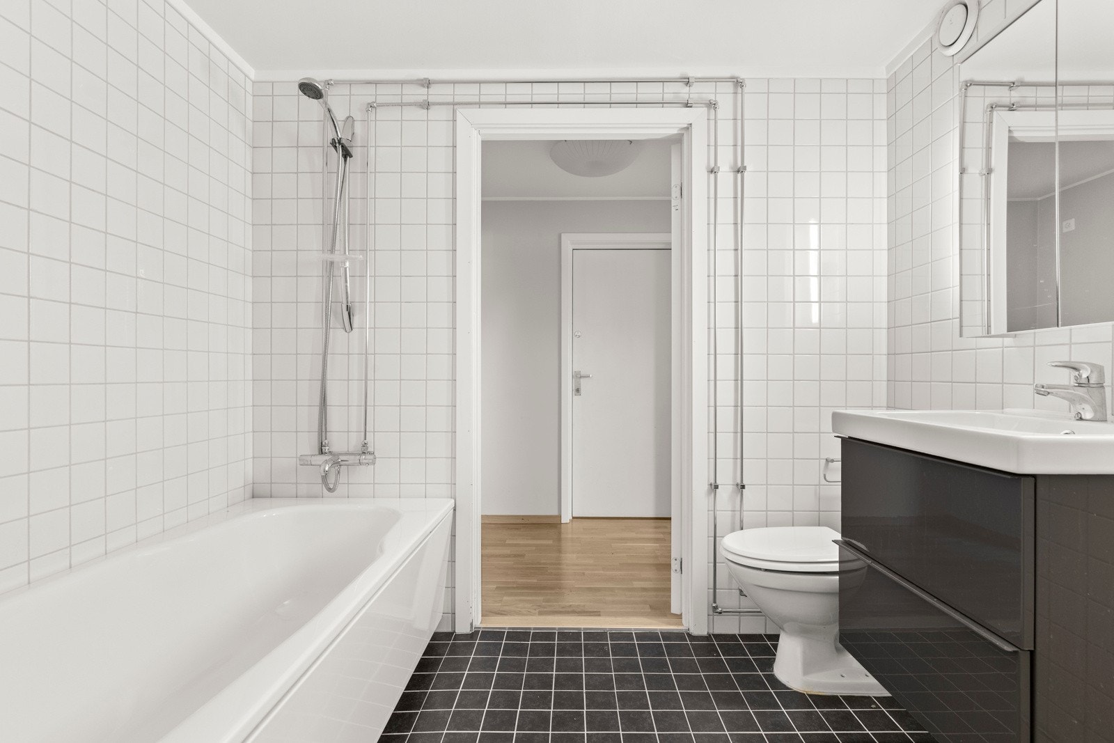 Helfliset bad med varmekabler. Galleribilde