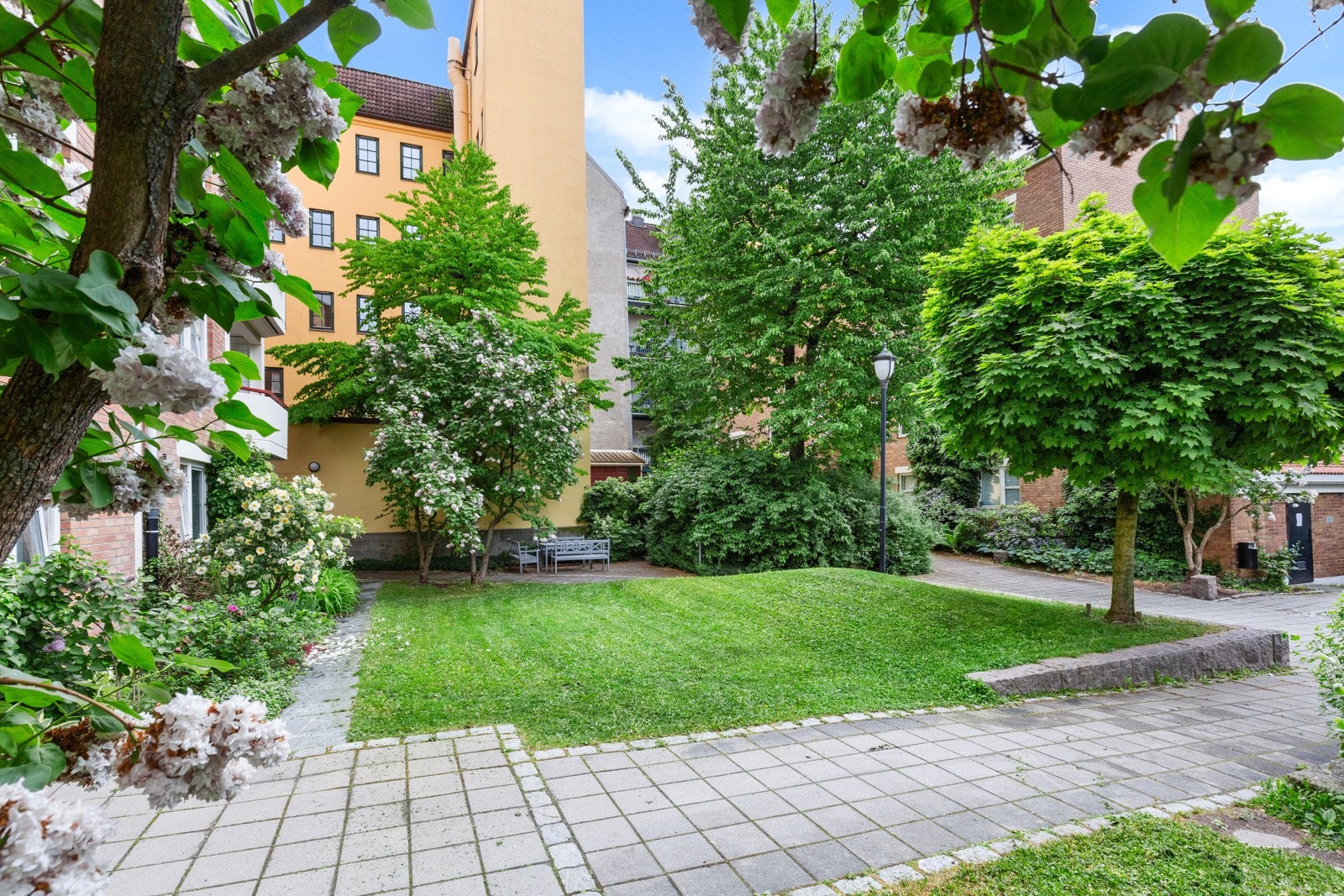 Bakgården er til fri benyttelse for beboerne. Galleribilde