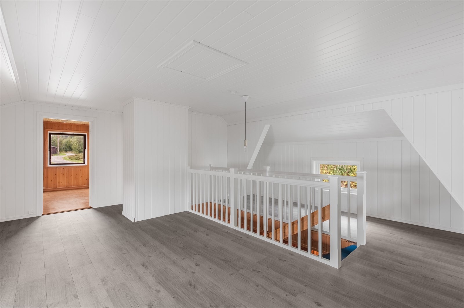 Dette er et praktisk rom dersom flere i familien ønsker å benytte oppholdsrommet samtidig. Galleribilde