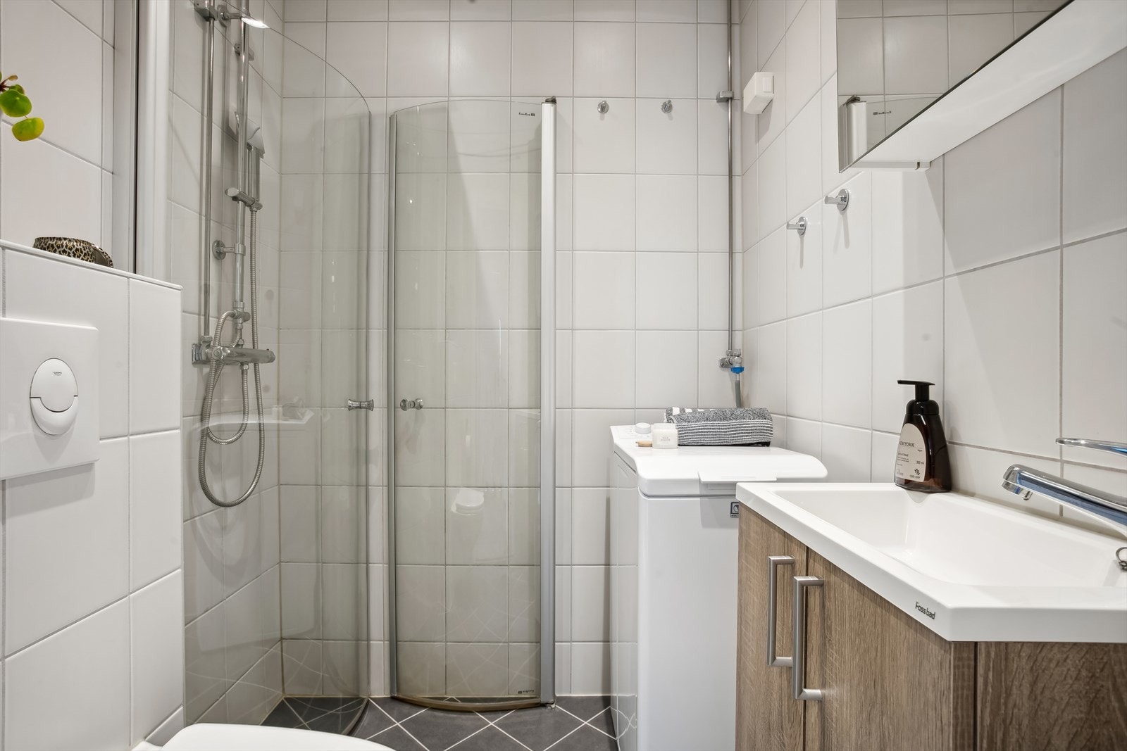 Flislagt baderom som ble modernisert i regi av borettslaget i 2015. Galleribilde