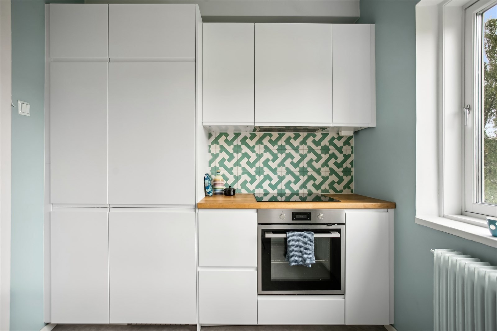 Kjøkkenet ligger tilbaketrukket i eget rom. Her får man alt man har behov for. Galleribilde