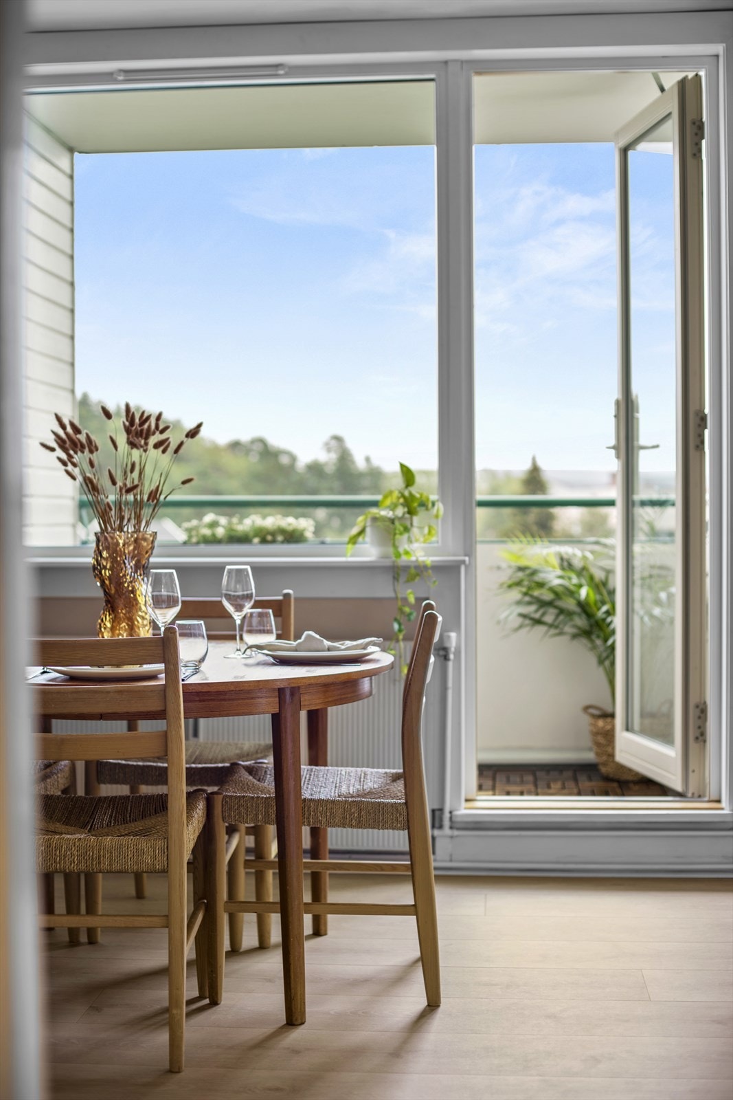 I tilknytning til kjøkkenet, kan spisebord enkelt plasseres - her kan gode måltider nytes. Galleribilde