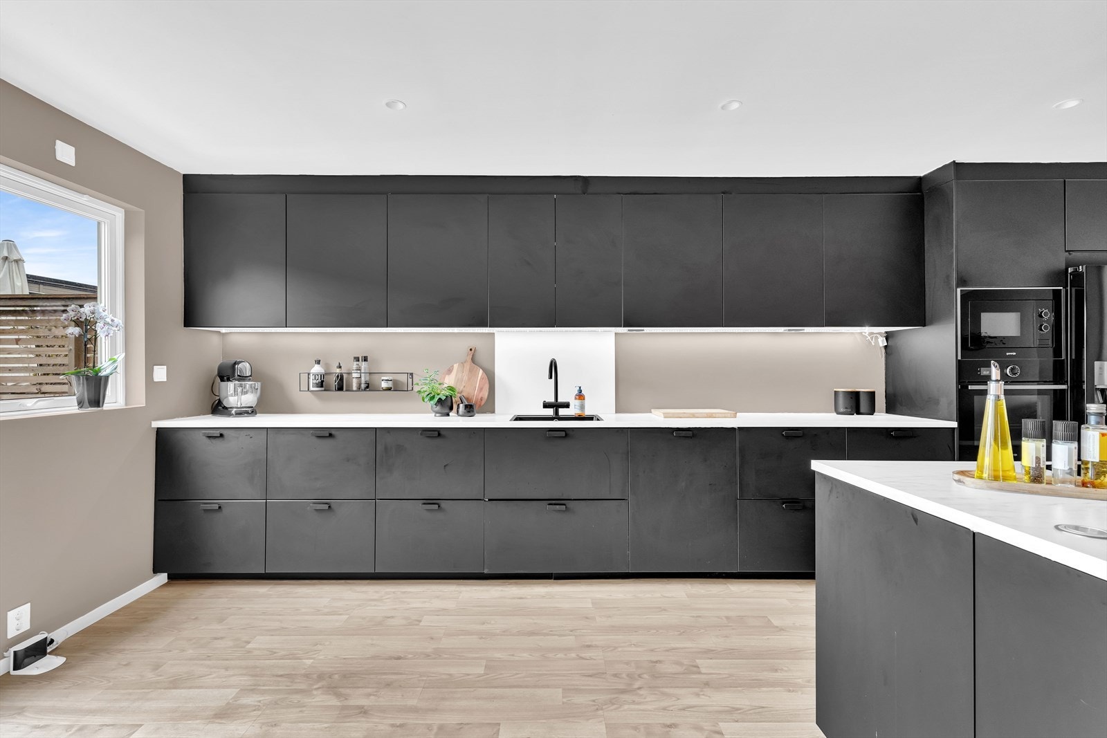 Stilrent uttrykk med harmonerende fargetoner. Galleribilde