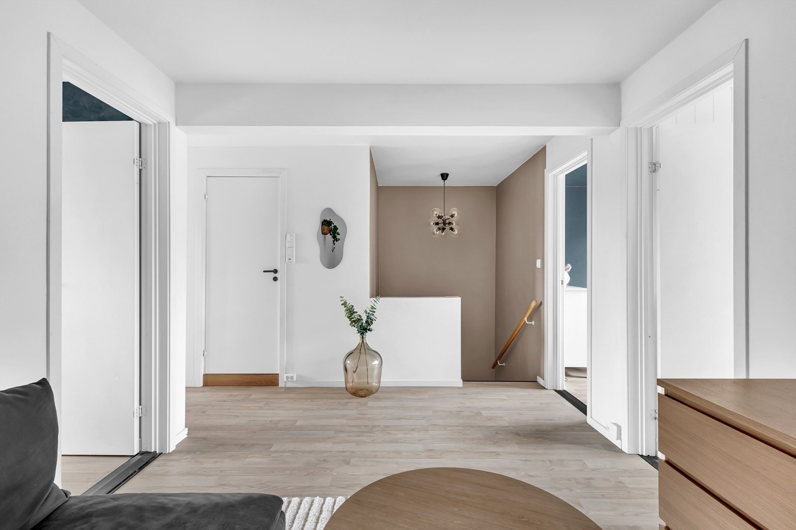 Velkommen opp i 2. etasje! Her er det fire soverom, stue og bad. Galleribilde