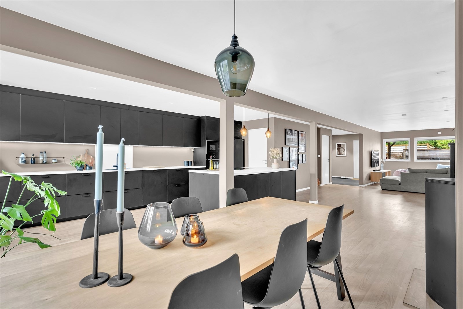 Boligen har smakfulle og harmonerende fargetoner, samt en fin planløsning. Galleribilde